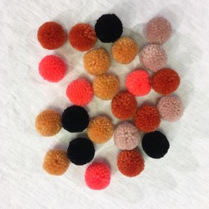 24 Bommeln 30mm ø - Halloween / Herbst Pompons