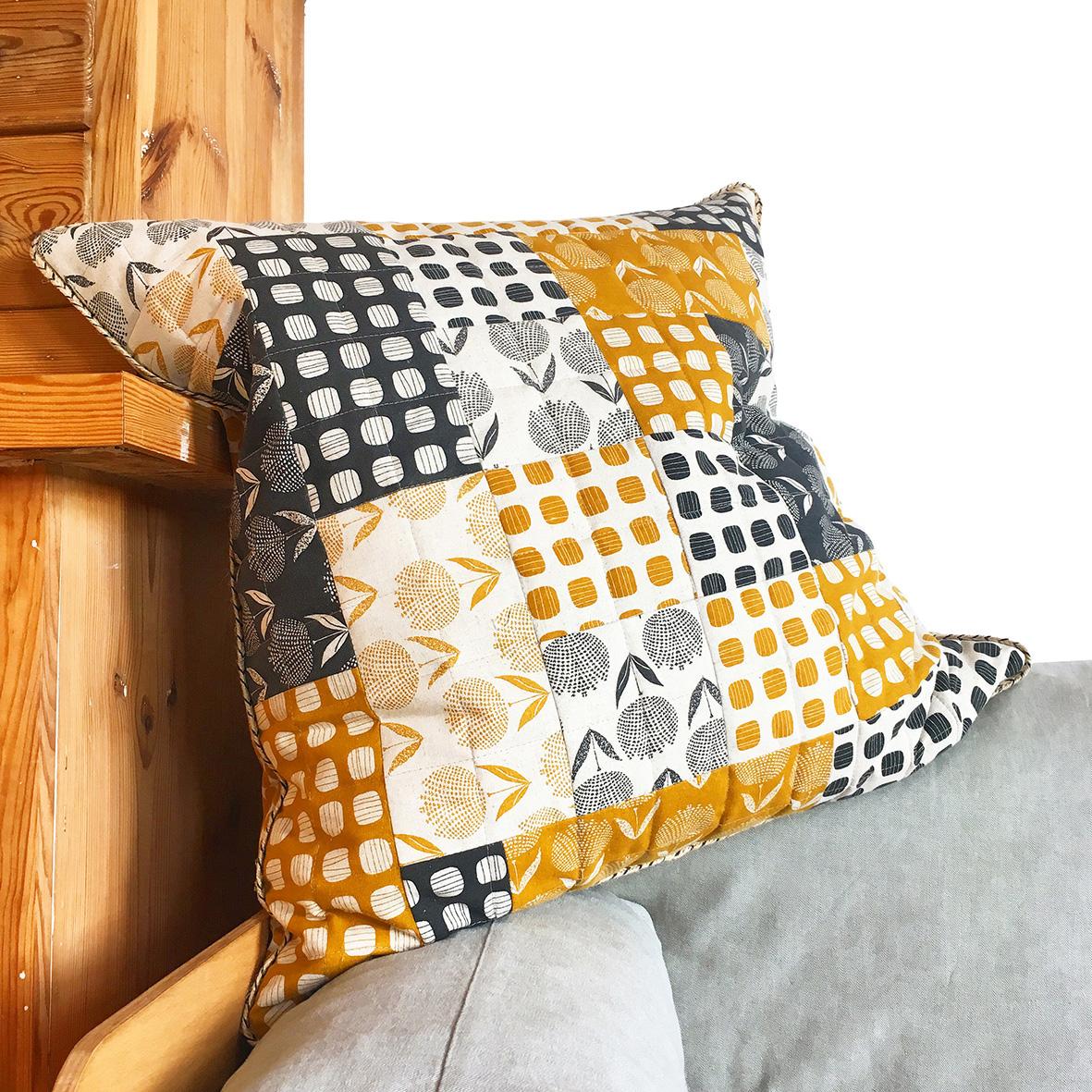 2 Patchwork Kissenhüllen aus dem Layercake „Blumenpracht“