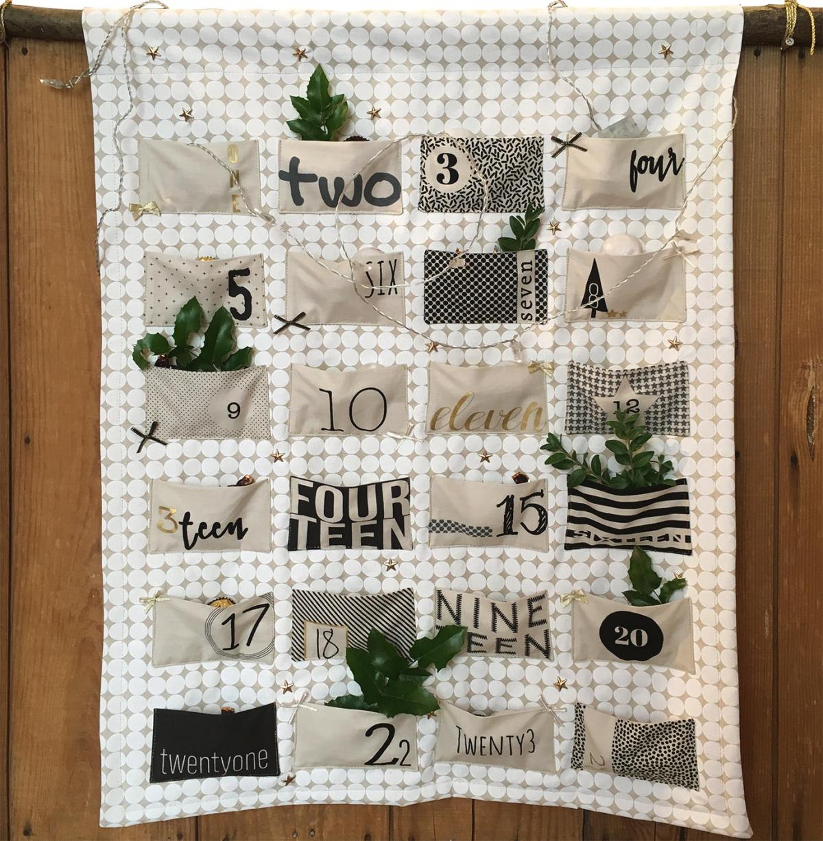 Adventskalender mit MODA - Panel "White Christmas Metallic"